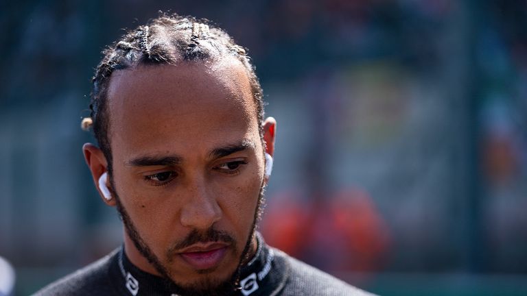 Voormalig Formule 1-wereldkampioen Damon Hill sprak met Sky Sports News over waarom Lewis Hamilton gefrustreerd was over Mercedes tijdens de Nederlandse Grand Prix.