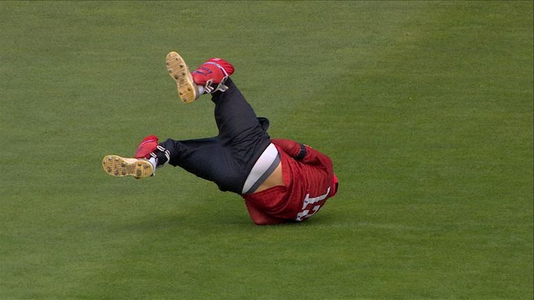 Liam Thomas kicks off the Pirates' fight against the Tridents with an incredible catch in the Paralympic Premier League final