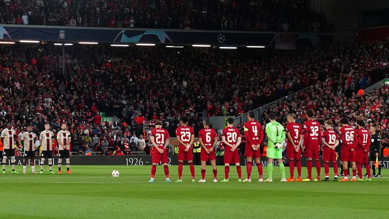 Liverpool and Ajax observe a moment of silence to commemorate the passing of Queen Elizabeth II.