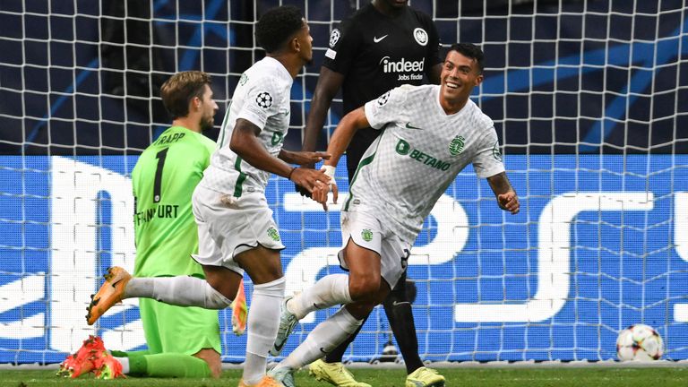 Marcus Edwards celebra su primera titularidad en la Liga de Campeones con un gol cuando el Sporting de Lisboa venció al Frankfurt