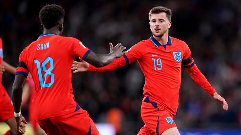 Mason Mount celebra el empate de Inglaterra contra Alemania