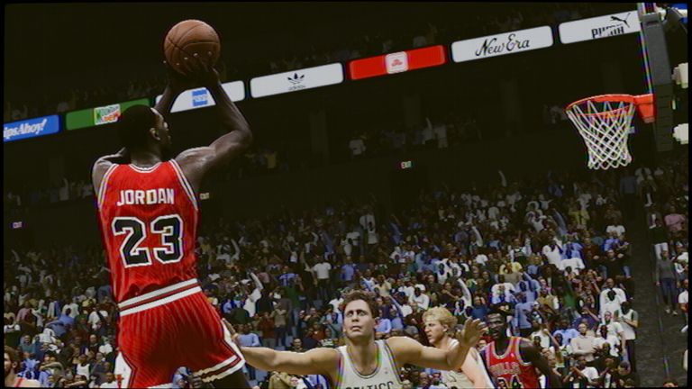 你可以在NBA 2K23新增的MyNBA Eras模式中，体验迈克尔·乔丹职业生涯的真实时刻