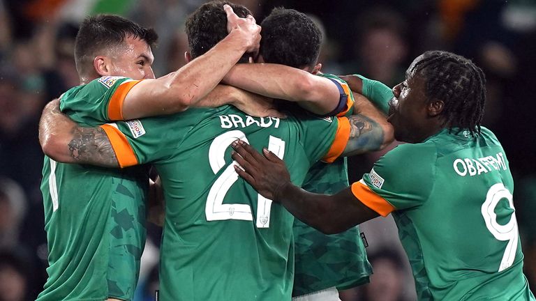 Cộng hòa Ireland ăn mừng bàn thắng của John Egan vào lưới Armenia tại Sân vận động Aviva trong trận đấu tại Nations League của họ