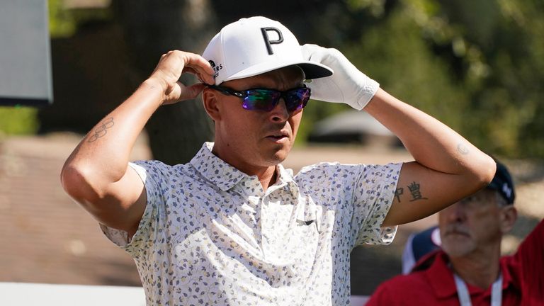 Rickie Fowler played a bogey-free round and is four-shots behind the leader Justin Lower