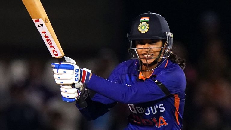 England v India - Second T20 International - The Incora County Ground
England's Amy Jones (left) and India's Smriti Mandhana batting during the second T20 International match at The Incora County Ground, Derby. Picture date: Tuesday September 13, 2022.