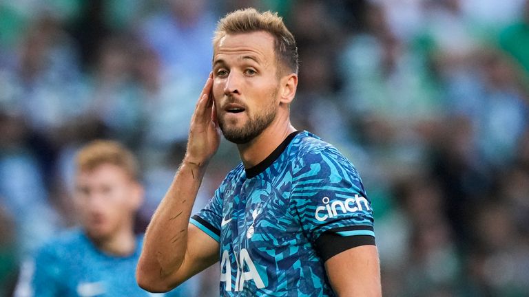 Harry Kane shows his disappointment in the 0-2 loss to Sporting Lisbon