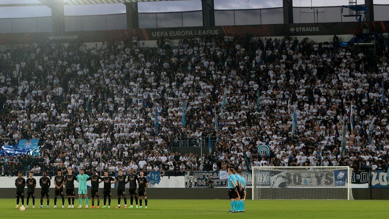 A minute&#39;s silence for the Queen during the Europa League group match between FC Zurich and Arsenal 