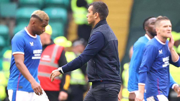 Rangers manager Giovanni van Bronckhorst with his players