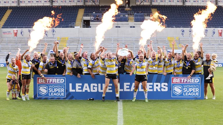 Picture by John Clifton/SWpix.com - 04/09/2022 - Rugby League - Betfred Womens Super League Semi Final - York City Knights v Wigan Warriors - Headingley Stadium, Leeds, England -
York City Knights’ players celebrate lifting the league leaders trophy