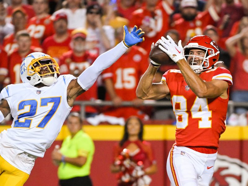 Los Angeles Chargers quarterback Justin Herbert warms up prior to an NFL  football game against the Kansas City Chiefs Sunday, Nov. 20, 2022, in  Inglewood, Calif. (AP Photo/Jae C. Hong Stock Photo 