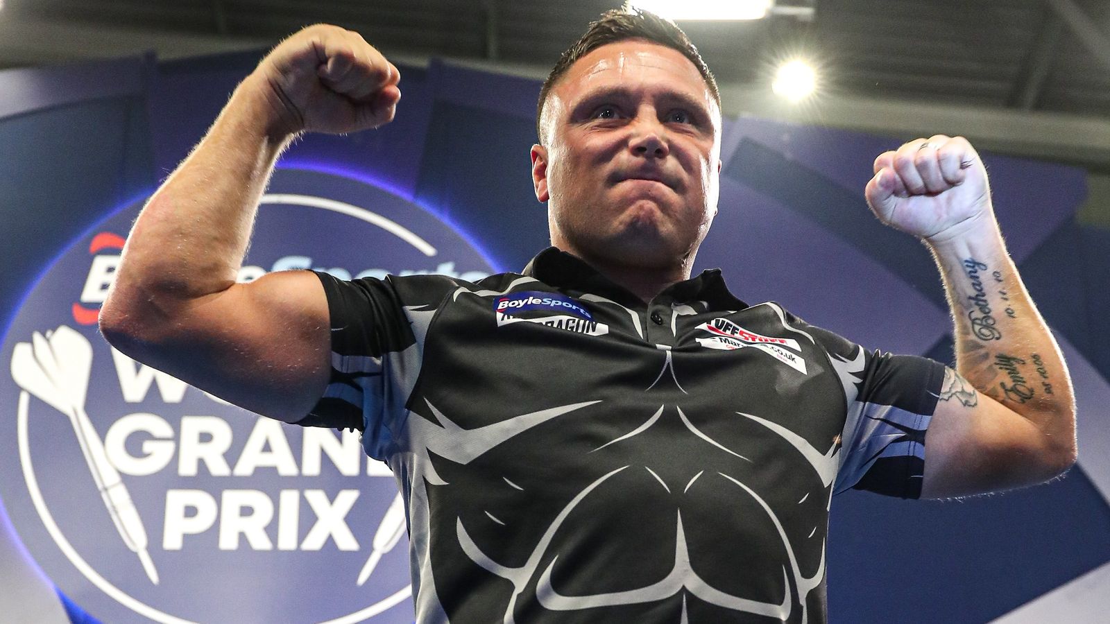 World Grand Prix: Gerwyn Price comes from behind to defeat Joe Cullen, while Nathan Aspinall also wins