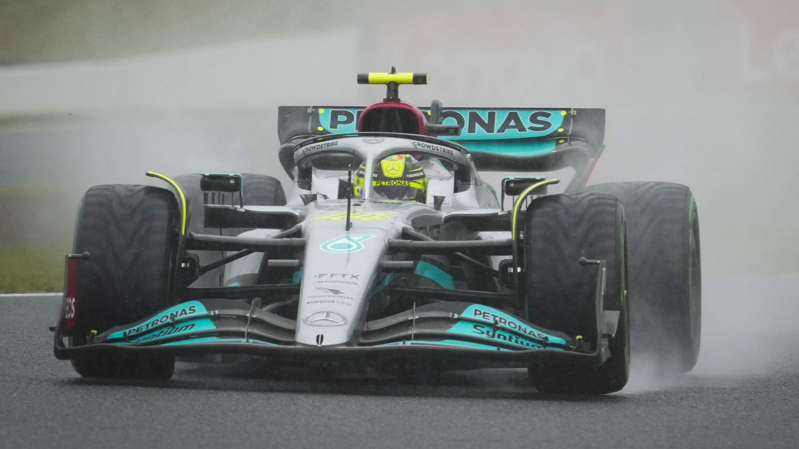 Japanese GP: Merc up the ante, Verstappen third in wet - recap