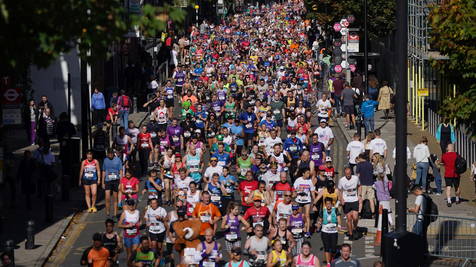 london-marathon-man-36-dies-after-collapsing-less-than-three-miles-from-end