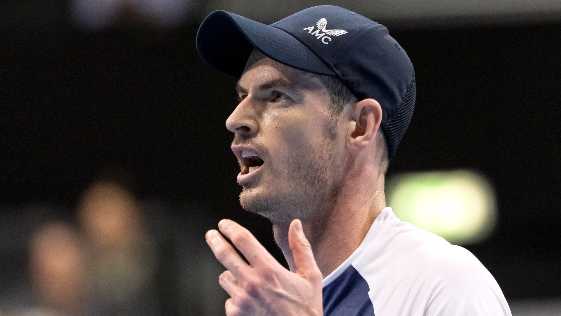 Murray falls to wildcard Simon I Norrie makes strong start