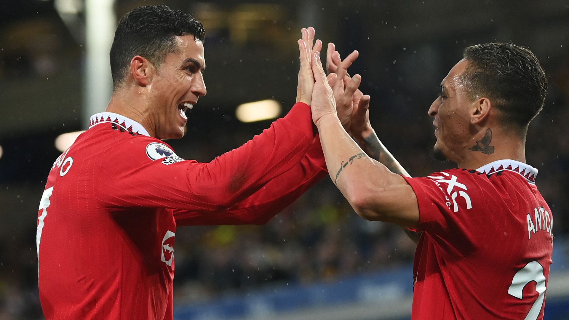 Ronaldo's 700th club goal gives Man Utd victory at Everton