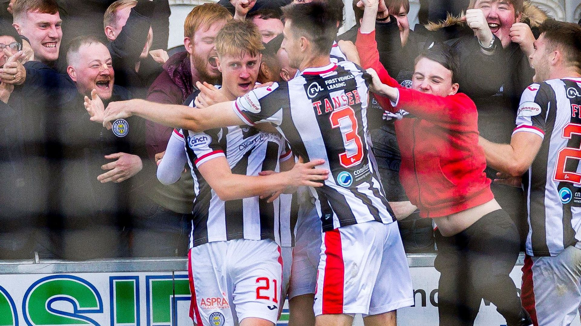 St Mirren snatch dramatic late win over Livi to go third