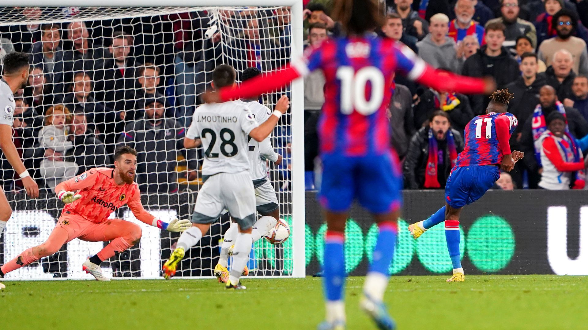 Zaha inspires Palace comeback to beat Wolves | Vieira: We showed character