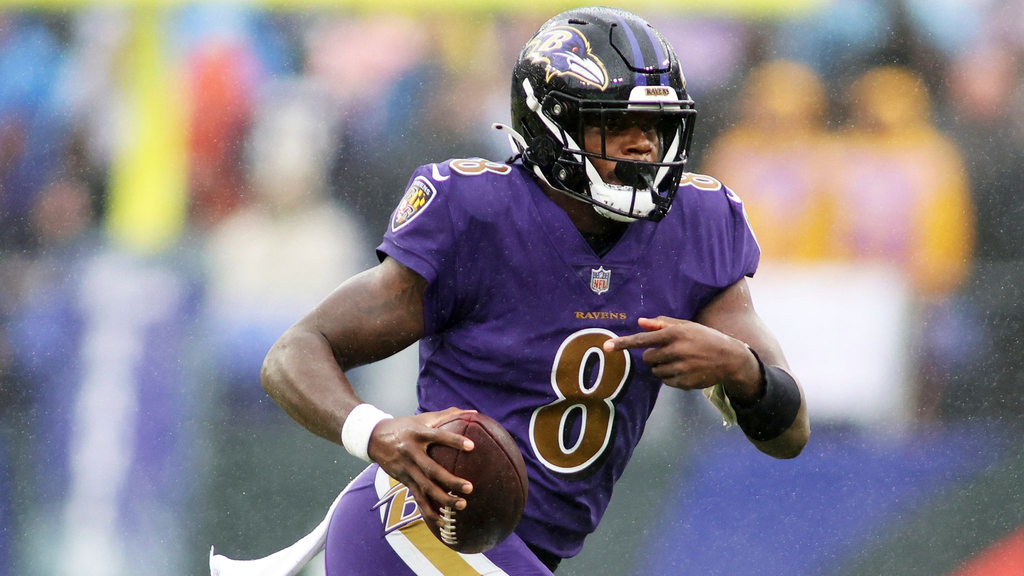 Lamar Jackson accounts for 5 TDs, Ravens hold off Patriots 37-26