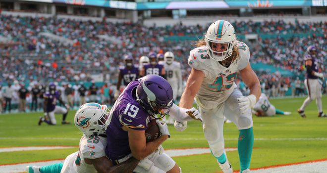 Blocked punt and safety seals win for Miami over Vikings, Bridgewater