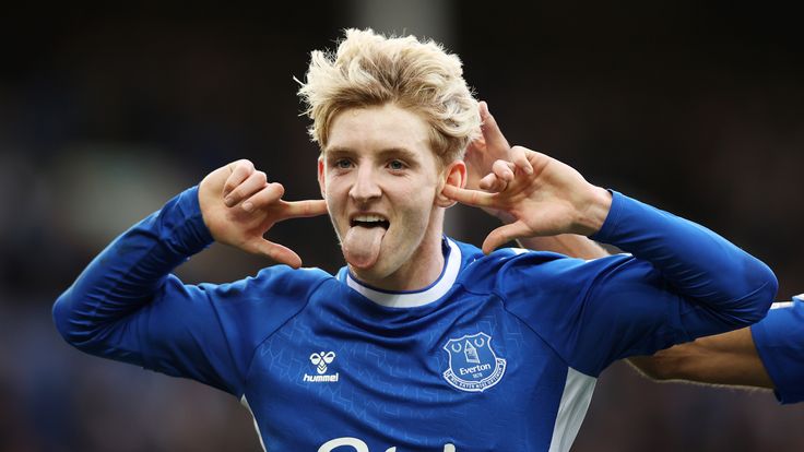 Anthony Gordon celebrates after doubling Everton's lead over Crystal Palace