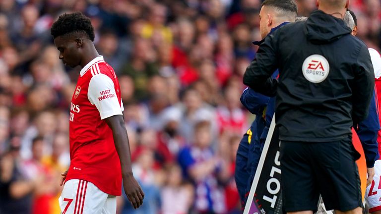Bukayo Saka leaves the pitch after picking up an injury in Arsenal's match against Nottingham Forest