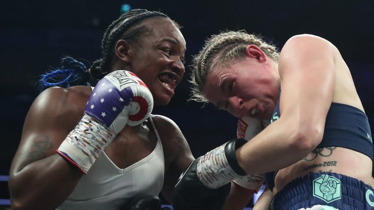 Claressa Shields versus Savannah Marshall (Photo: Lawrence Lustig/BOXXER)