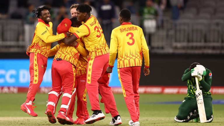 PERTH, AUSTRALIA - OCTOBER 27: Zimbabwe celebrate defeating Pakistan during the ICC Men&#39;s T20 World Cup match between Pakistan and Zimbabwe at Perth Stadium on October 27, 2022 in Perth, Australia. (Photo by Paul Kane/Getty Images)