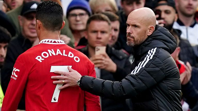 Photo du dossier datée du 07-08-2022 du directeur de Manchester United Erik ten Hag et Cristiano Ronaldo.  L'entraîneur de Manchester United, Erik ten Hag, a confirmé que Cristiano Ronaldo avait refusé de remplacer Tottenham.  Date d'émission : vendredi 21 octobre 2022.