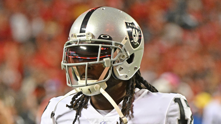 Photographer shoved to the ground by Las Vegas Raiders star Davante Adams  files police report