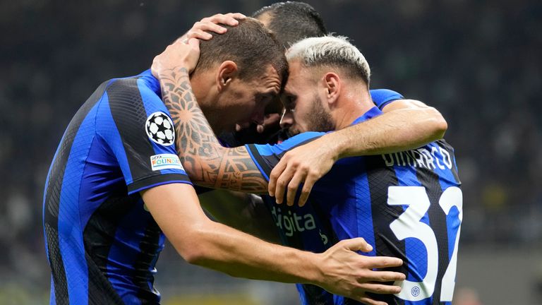Inter Milan&#39;s Edin Dzeko, left, celebrates with teammates after scoring his side&#39;s second goal