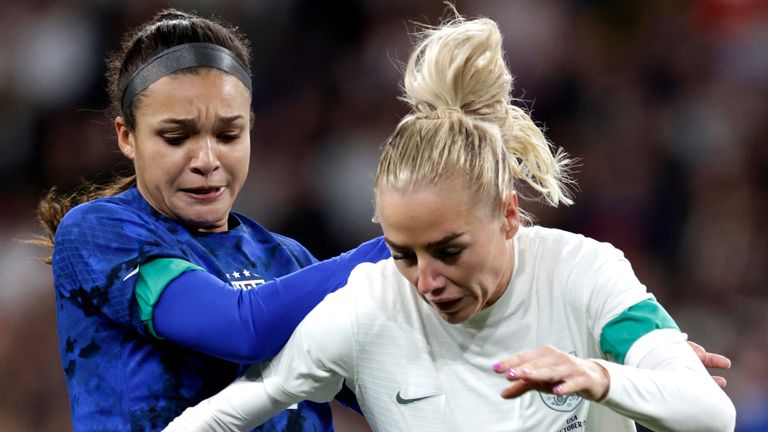 LONDON, UNITED KINGDOM - OCTOBER 7: (L-R) Sophia Smith of USA Women, Alex Greewood of England Women during the International Friendly Women match between England Women v USA Women at the Wembley Stadium on October 7, 2022 in London United Kingdom (Photo by Richard Sellers/Soccrates/Getty Images)