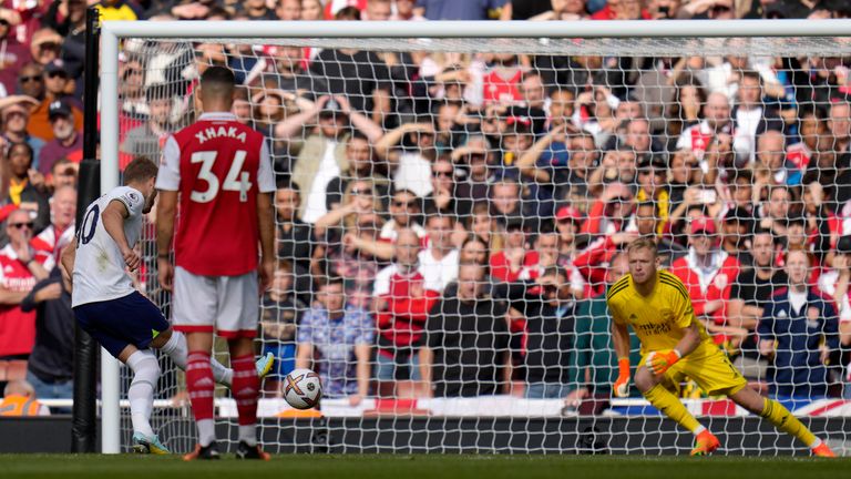 Harry Kane scores Tottenham's equaliser