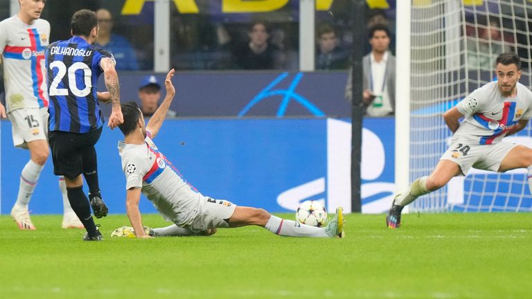 Inter Milan's Hakan Calhanoglu, left, scores his side's opening goal during the Champions League group C soccer match between Inter Milan and Barcelona at the San Siro stadium in Milan, Italy, Tuesday, Oct. 4, 2022. (AP Photo/Luca Bruno)