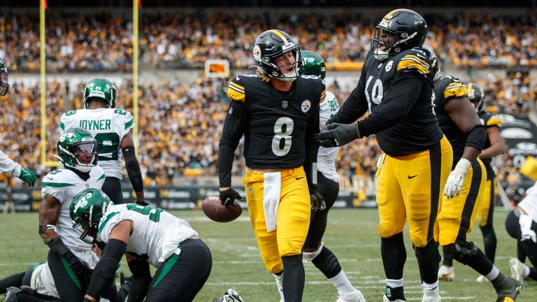 Pittsburgh Steelers quarterback Kenny Pickett (8) celebrates after his second touchdown of the day against the New York Jets during an NFL football game, Sunday, Oct. 2, 2022, in Pittsburgh, PA.