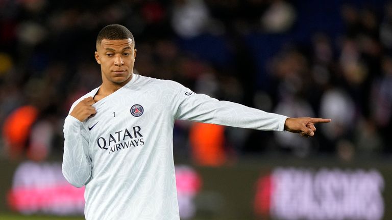 PSG&#39;s Kylian Mbappe gestures during the warm up before the Champions League Group H soccer match between Paris Saint Germain and Benfica, at the Parc des Princes stadium, in Paris, France, Tuesday, Oct. 11, 2022. (AP Photo/Francois Mori)