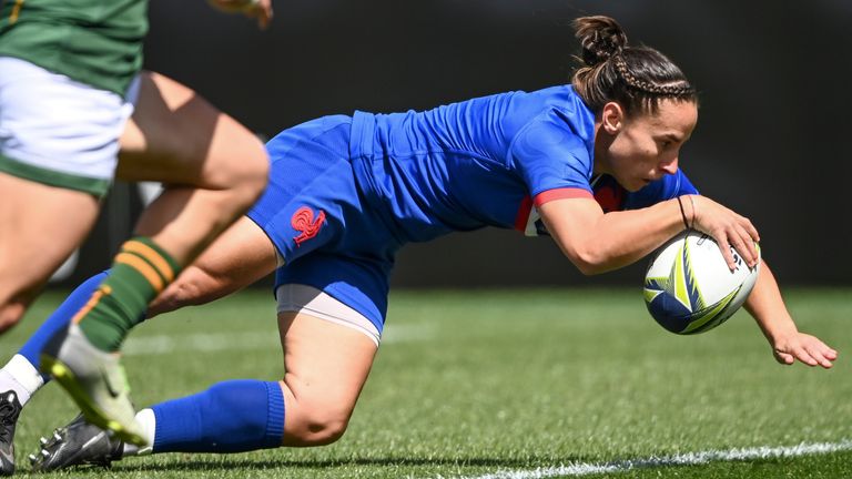 Laure Sansus registered two tries for France in their bonus-point victory 