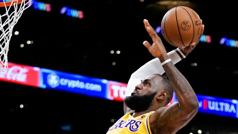 Los Angeles Lakers' LeBron James goes up for a dunk against the Minnesota Timberwolves' 