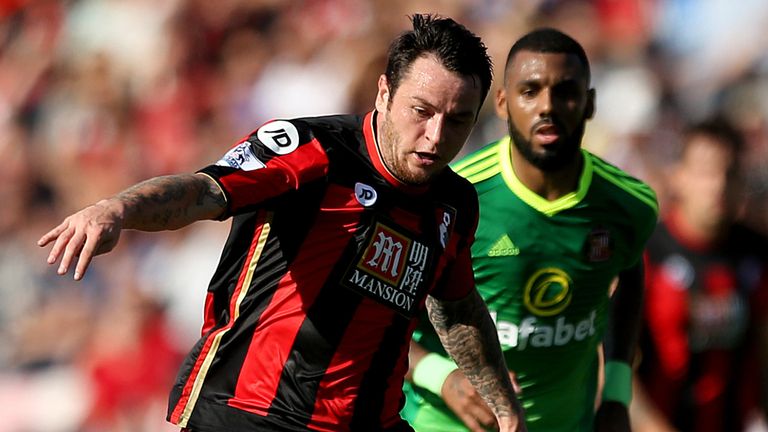 AFC Bournemouth Lee Tomlin in action during the Barclays Premier League match at the Vitality Stadium, Bournemouth. PRESS ASSOCIATION Photo. Picture date: Saturday September 19, 2015. See PA story SOCCER Bournemouth. Photo credit should read: Steve Paston/PA Wire. RESTRICTIONS: EDITORIAL USE ONLY No use with unauthorised audio, video, data, fixture lists, club/league logos or "live" services. Online in-match use limited to 45 images, no video emulation. No use in betting, games or single club/league/player publications.