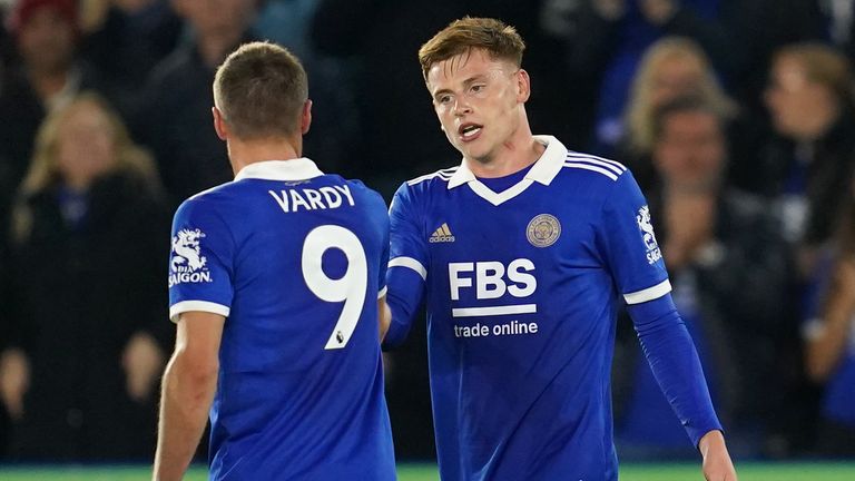 Leicester&#39;s Harvey Barnes celebrates with team-mate Jamie Vardy after scoring against Leeds