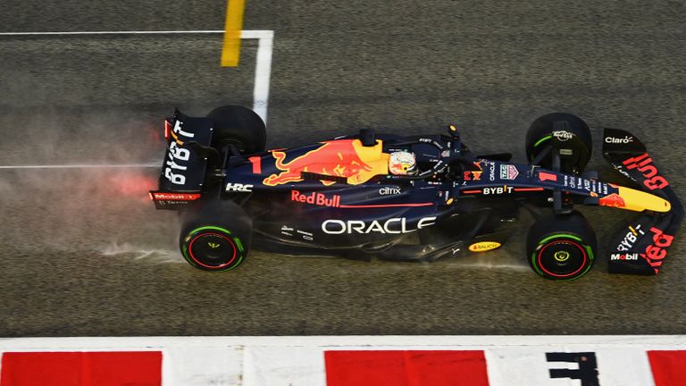 MARINA BAY STREET CIRCUIT, SINGAPORE - OCTOBER 01: Max Verstappen, Red Bull Racing RB18 during the Singapore GP at Marina Bay Street Circuit on Saturday October 01, 2022 in Singapore, Singapore. (Photo by Simon Galloway / LAT Images)