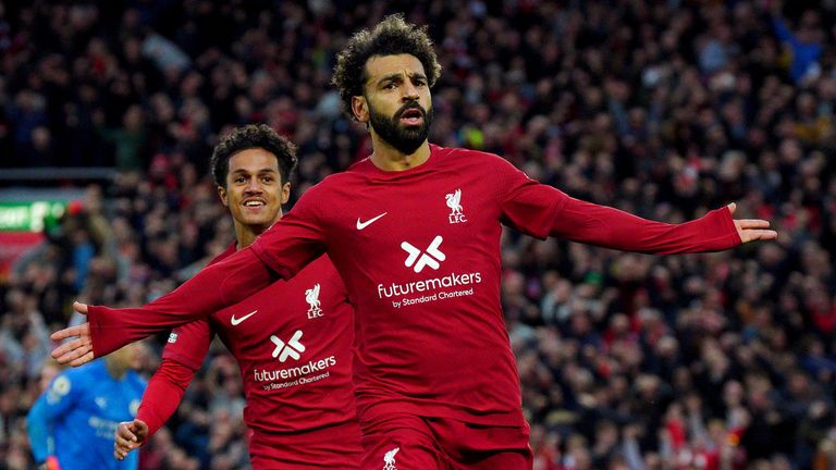 Mohamed Salah świętuje swój gol przeciwko Man City