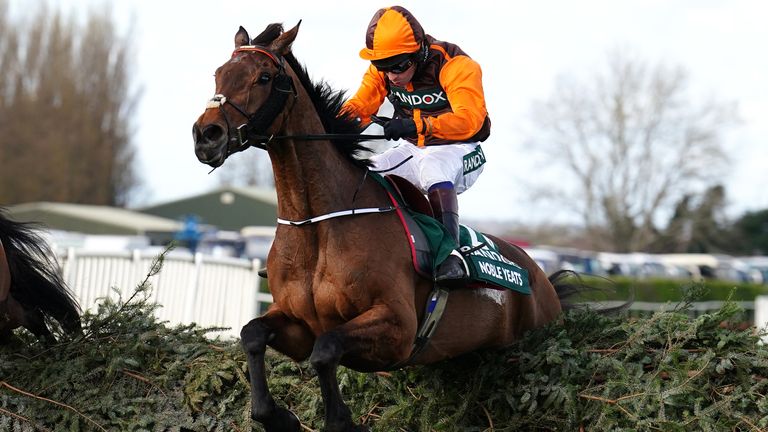 Noble Yeats en camino a ganar el Grand National 2022