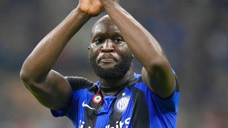 Inter Milan&#39;s Romelu Lukaku applauds at the end of the Champions League, Group C soccer match between Inter Milan and Viktoria Plzen at the San Siro stadium in Milan, Italy, Wednesday , Oct.26, 2022. (AP Photo/Luca Bruno)