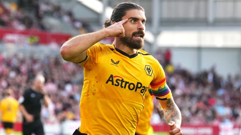 Rubén Neves celebra el gol de los Wolves'  igualada