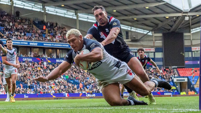Picture by Allan McKenzie/SWpix.com - 22/10/2022 - Rugby League - Rugby League World Cup 2021 - England v France - University of Bolton Stadium, Bolton, England - England's Ryan Hall scores a try against France.