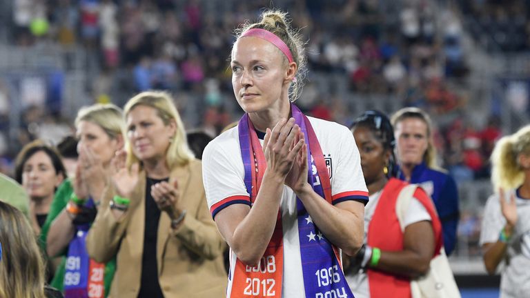 La capitaine des États-Unis Becky Sauerbrunn s'est entretenue avec les médias avant le choc de son équipe avec l'Angleterre à Wembley vendredi.