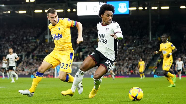 Everton's Seamus Coleman and Fulham's Willian battle for the ball