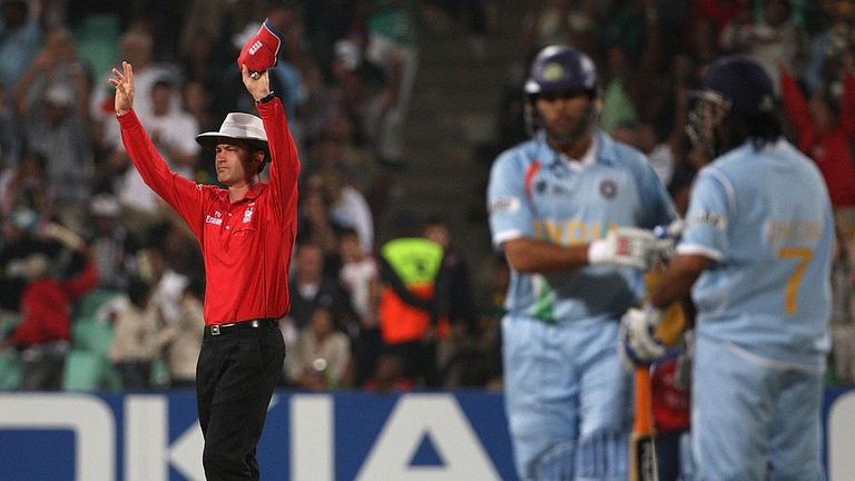 Nous revenons à la Coupe du monde T20 en 2007, où Yuvraj Singh a brisé six six sur un Stuart Broad au-dessus