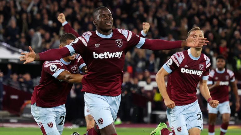 Kurt Zouma celebrates with teammates after scoring