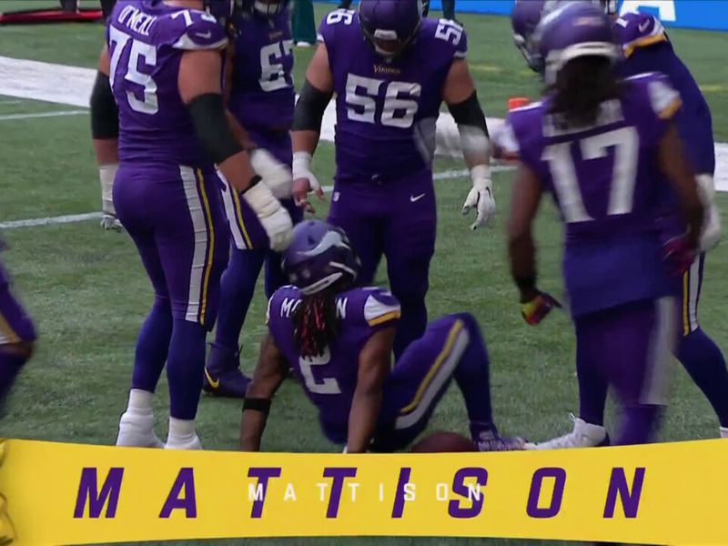 Minnesota Vikings running back Alexander Mattison (2) rushes